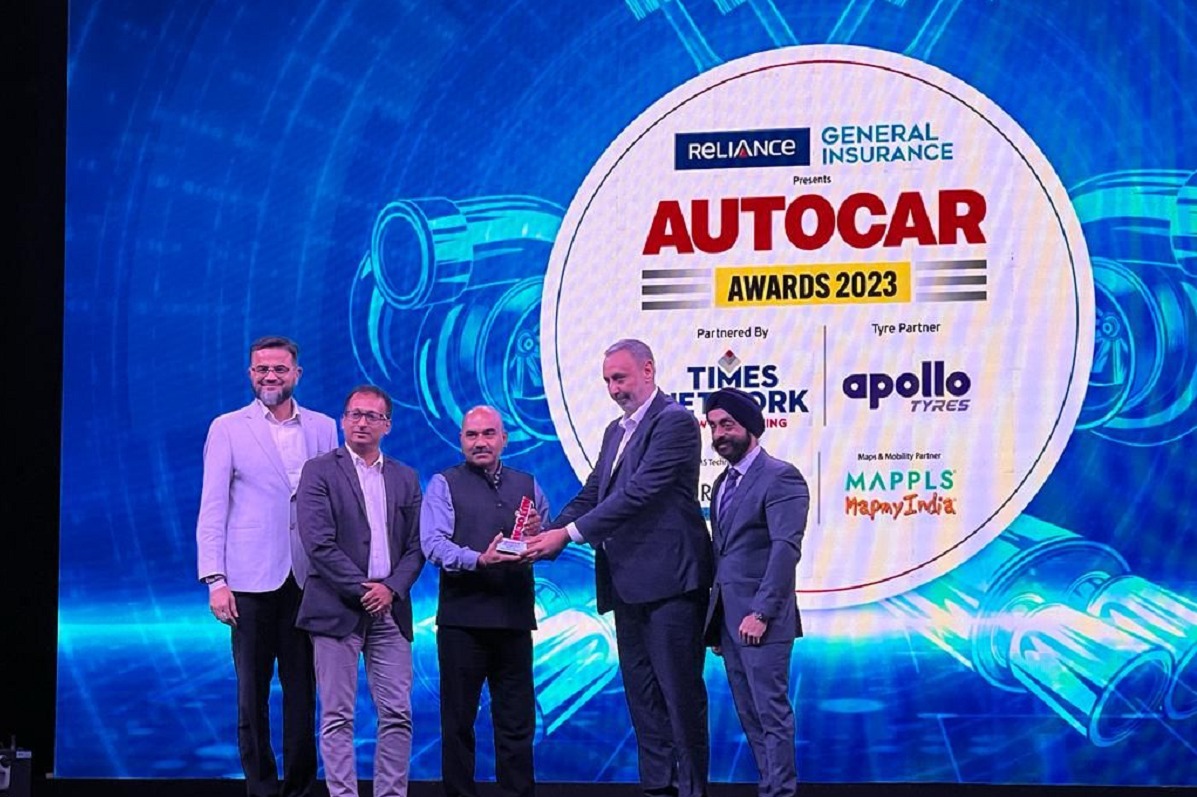 ‘MPV of the Year’ -এ সম্মানিত ইনোভা হাইক্রস