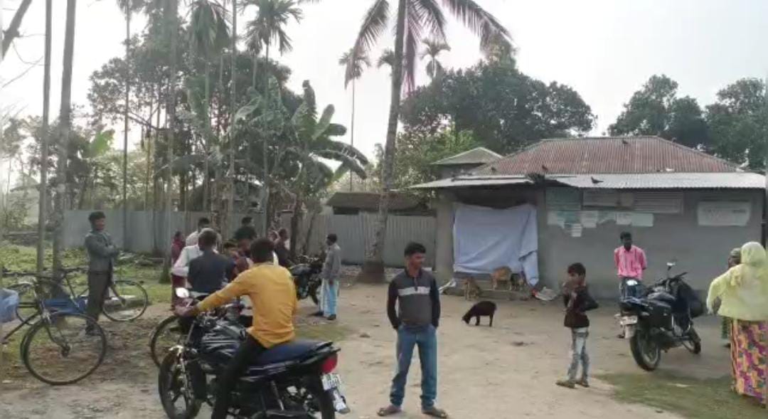 হাতির হানার ক্ষতিগ্রস্ত রেশন দোকান