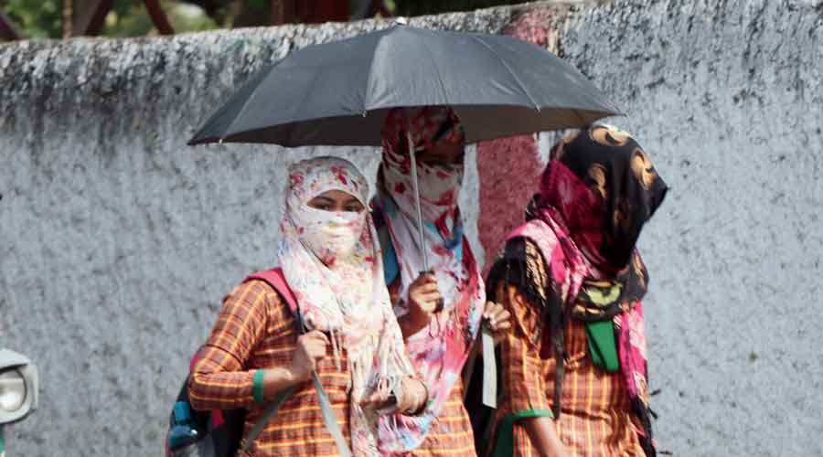 বৃষ্টির অপেক্ষায় বঙ্গবাসী
