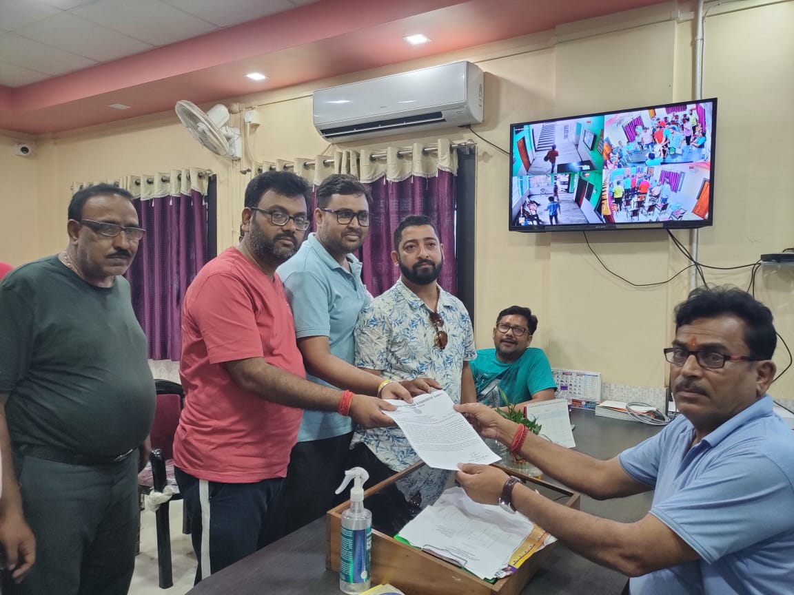 দিনহাটা পৌরসভার চেয়ারম্যানকে স্বারকলিপি প্রদান দিনহাটা শাখার মিষ্টান্ন ব্যাবসায়ী সমিতির