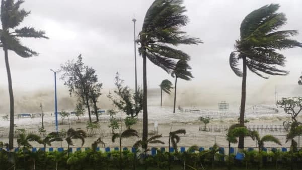 চলতি মাস শেষেই জোড়া নিম্নচাপের পূর্বাভাস রাজ্যে