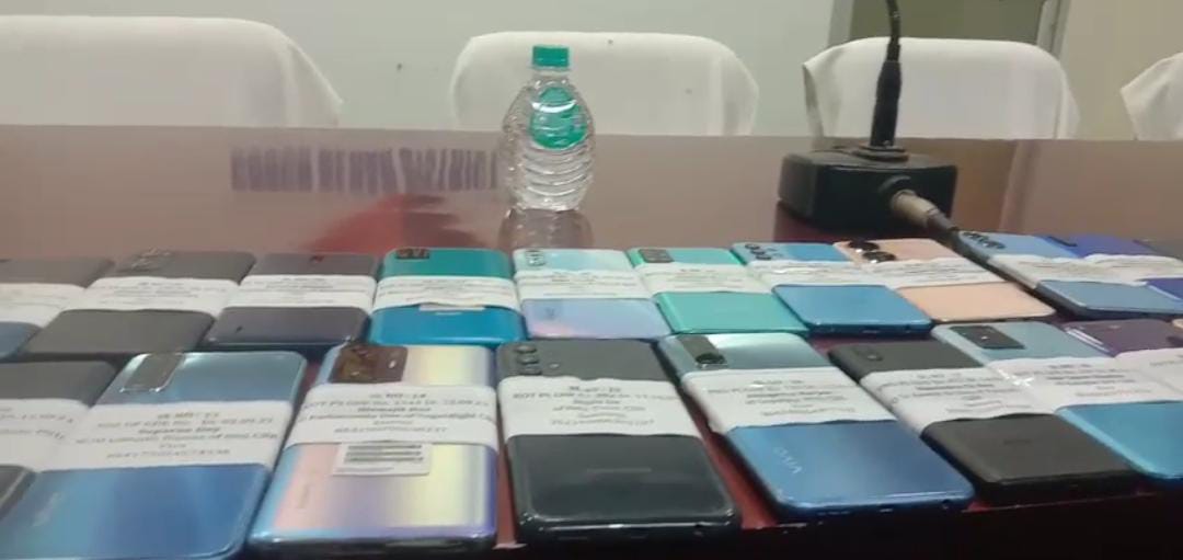 চুরি যাওয়া ৫০টি মোবাইল উদ্ধার করলো কোচবিহার জেলা পুলিশ