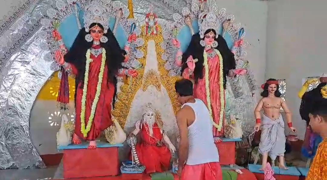 জলপাইগুড়িতে আজ থেকে শুরু হলো রাজবাড়ির ৫১৫ বছরের পুরনো মনসা পুজো