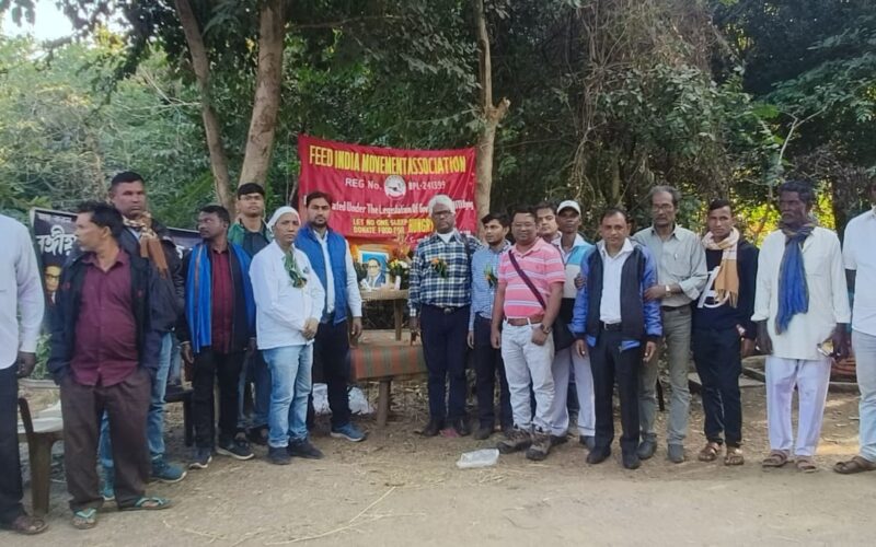ঝাড়গ্রামে ফিড ইন্ডিয়া মুভমেন্ট অ্যাসোসিয়েশনের কম্বল বিতরণ