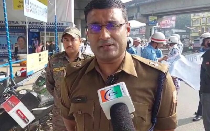 ট্রাফিক আইন পালন ও চালকদের মধ্যে সচেতনতা বাড়াতে পথ নিরাপত্তা সপ্তাহ পালিত হচ্ছে