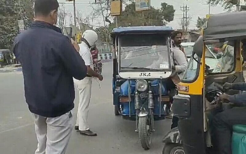 জংশন ট্রাফিক গার্ডের তরফে সকাল থেকে চলল টোটো অভিযান