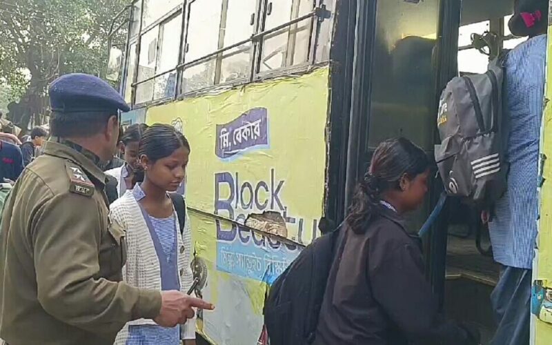 মাধ্যমিক পরীক্ষার্থীদের নিরাপদে পরীক্ষা কেন্দ্রে পৌঁছে দিতে বিশেষ উদ্যোগ বনদফতরের