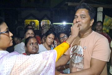 মুখ্যমন্ত্রীর নির্দেশে দীঘায় জগন্নাথদেবের পুজোর প্রসাদ বিতরণ জলপাইগুড়িতে